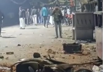 বিরিয়ানি কেনাকে কেন্দ্র করে ইটবৃষ্টি-বোমাবাজি&hellip;