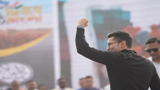 অভিষেকের প্রতিশ্রুতিতে আশার আলো দেখছেন&hellip;