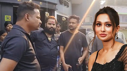 মিমি চক্রবর্তীকে হেনস্থা: গ্রেফতার তনয়&hellip;