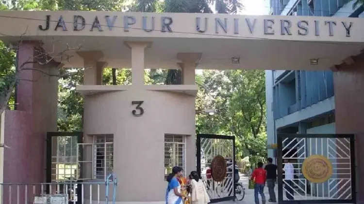 ফের হেনস্থার বিষয়ে শিরোনামে জেইউ,&hellip;