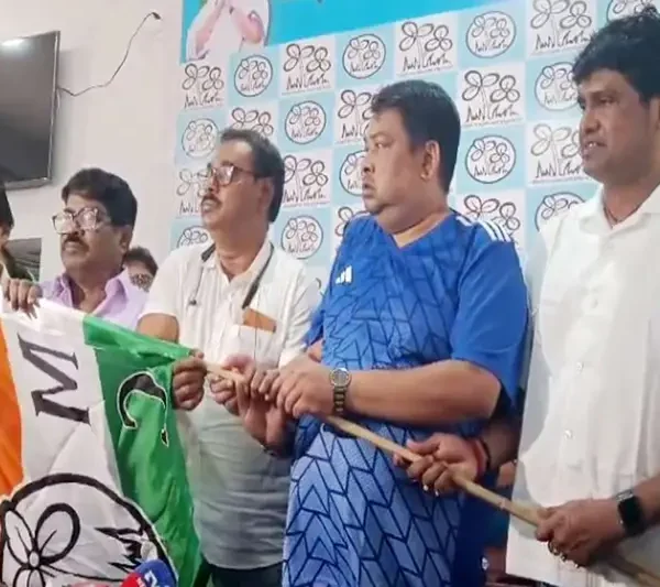 “বসিরহাটে উন্নয়ন দেখে ফেরা” ফের তৃণমূলে কামব্যাক দীপেন্দুর