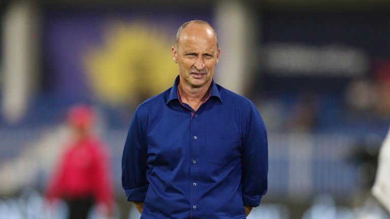 পাকিস্তান-বাংলাদেশের পাশে দাঁড়ালেন নাসের হুসেন