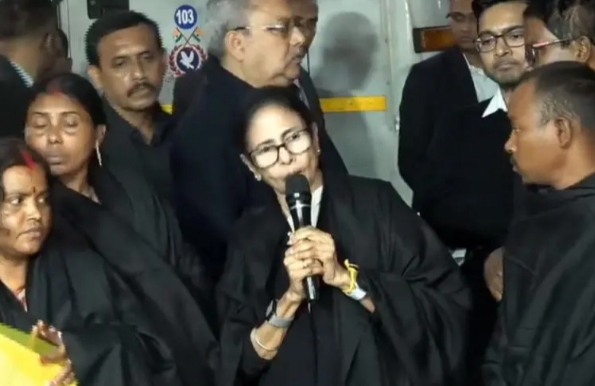 “অহংকারী নির্বাচন কমিশন” বৈঠক শেষে জ্ঞানেশ কুমারকে কটাক্ষ মমতার