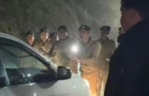 এআই সম্মেলনে বিক্ষোভ: অভিযুক্তদের গ্রেফতার করতে এসে আটক&hellip;
