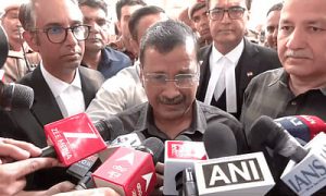 আবগারি দুর্নীতি থেকে সম্পূর্ণ কেজরি-মণীশের, চোখে জল কেজরির
