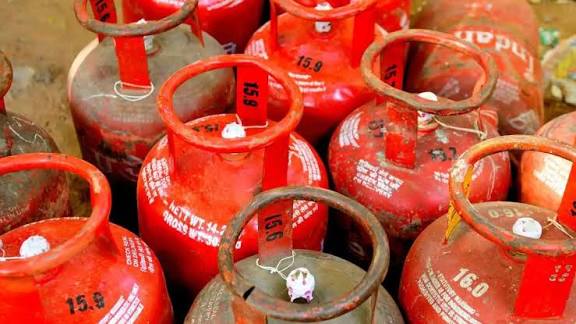 ছুটির দিনে মাথায় হাত আমজনতার!&hellip;