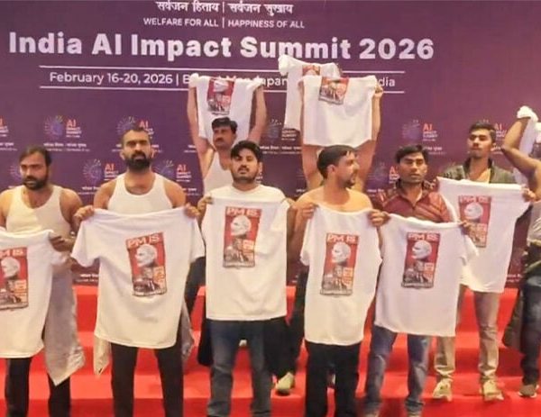 এআই সম্মেলনে  টি-শার্ট ছাড়া বিক্ষোভের ঘটনায় গ্রেপ্তার আরো&hellip;