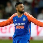 “সমস্যা হবে না বরুণকে খেলতে” মহাযুদ্ধের আগে হুঁশিয়ারি পাক ওপেনারের
