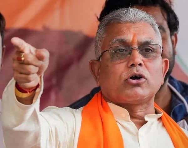 “অসভ্য বানানোর ফ্যাক্টরি খোলা হয়েছে ওখানে” মোদির সুরেই&hellip;
