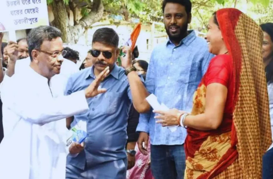 চেতলায় চাঞ্চল্য, ফিরহাদকে ঘিরে স্থানীয়দের অভিযোগ, পরে অভিযোগকারীদের হুঁশিয়ারি তৃণমূল নেতাদের