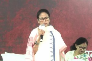 “দিল্লির সরকার ফেলে দেব” ধরনা মঞ্চ থেকে বড়&hellip;