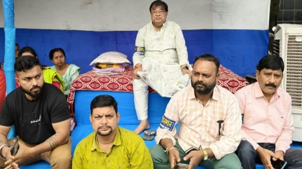 মমতার অবস্থানকে সমর্থন জানিয়ে উদয়নের অনশন