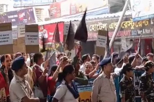 মঙ্গলেও বিক্ষোভের মুখে জ্ঞানেশ, চাঞ্চল্য দক্ষিণেশ্বর মন্দির চত্বরে