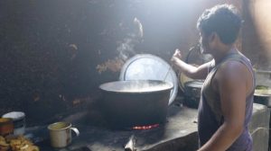সংঘাতের জেরে মিলছে না গ্যাস, বাড়ছে খাবারের দাম,&hellip;