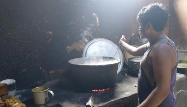 সংঘাতের জেরে মিলছে না গ্যাস, বাড়ছে খাবারের দাম,&hellip;