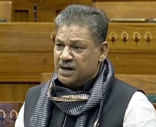 উনুন জ্বলছে না সীতা রাসোইয়ে, কেন্দ্রকে গ্যাস সংকট নিয়ে আক্রমণ কীর্তি আজাদের