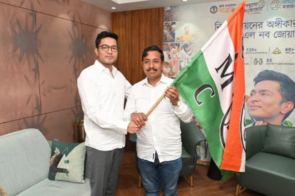 প্রার্থীদের নাম ঘোষণার আগে বড় চমক, তৃণমূলের পতাকা ধরলেন শুভেন্দু ঘনিষ্ঠ পবিত্র