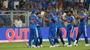রুদ্ধশ্বাস ম্যাচের সাক্ষী ওয়াংখেড়ে, সামান্য ব্যবধানে জিতে ফাইনালে&hellip;