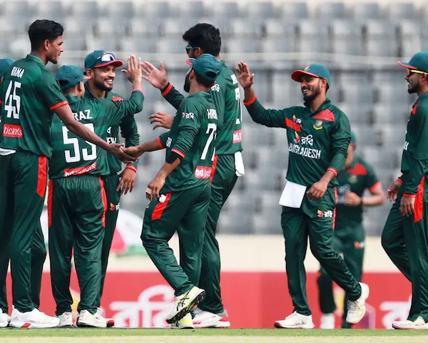 নাহিদের বোলিংয়ের সামনে মাথানত পাক ব্যাটারদের, বড় জয়&hellip;