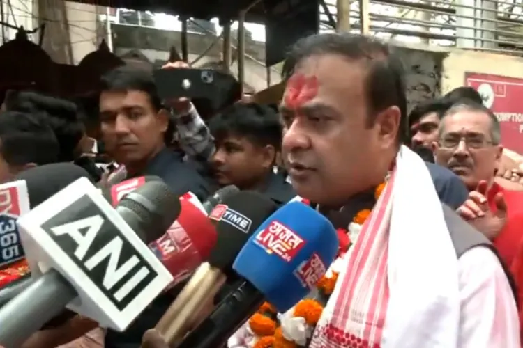 ভোট দেওয়ার আগে স্ত্রীকে নিয়ে গুয়াহাটির কামাখ্যা মন্দিরে পুজো হিমান্তর