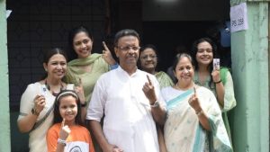 ভোট দিয়ে সমাজমাধ্যমে বার্তা ফিরহাদের, কী বললেন?