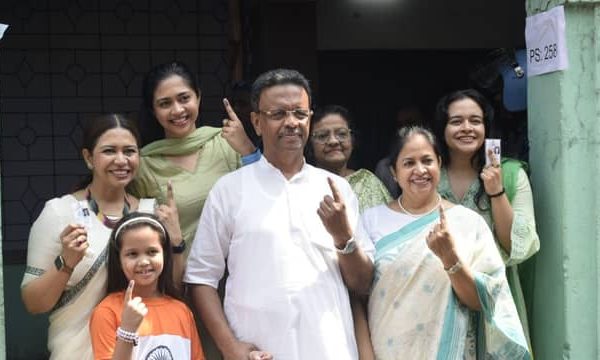 ভোট দিয়ে সমাজমাধ্যমে বার্তা ফিরহাদের, কী বললেন?