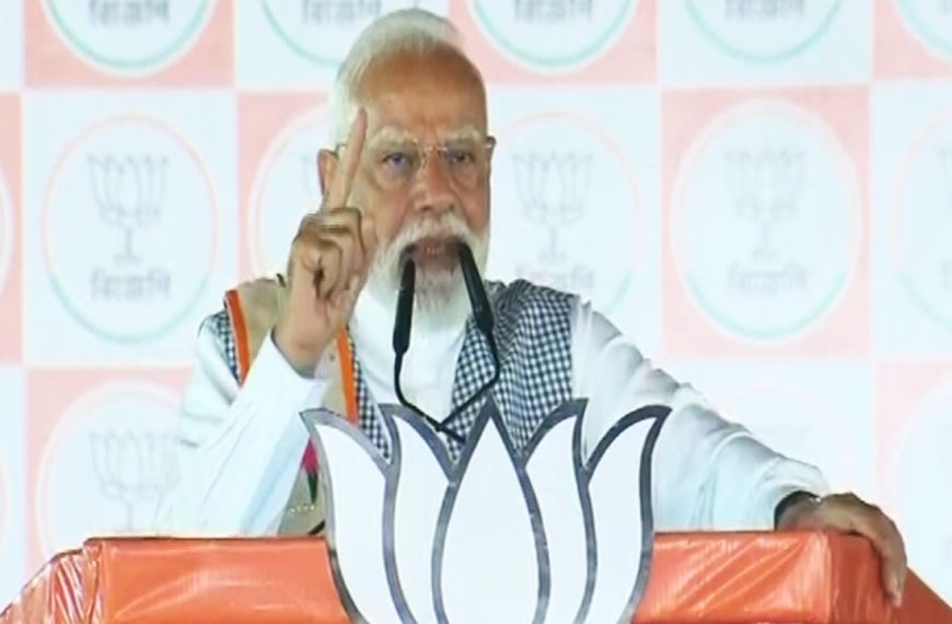 ব্যারাকপুরের সভামঞ্চ থেকে পরিবর্তনের ডাক&hellip;