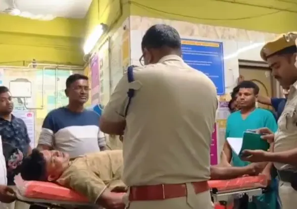 ভোটের মুখে গোসাবায় গু*লি*বিদ্ধ তৃণমূল কর্মী