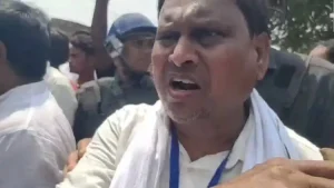 নওদা এলাকায় বিক্ষোভের মুখে পড়েন হুমায়ুন কবির