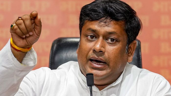 মোফাক্কেরুল ইসলামকে নিয়ে বিস্ফোরক দাবি&hellip;