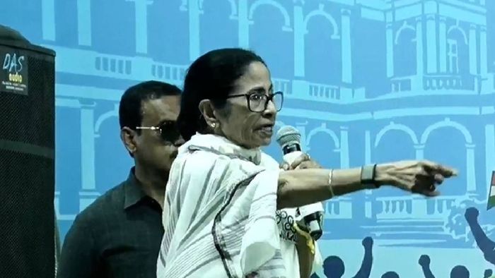 ভোটের আগে ফের নাম না করে শুভেন্দুকে টার্গেট মমতার