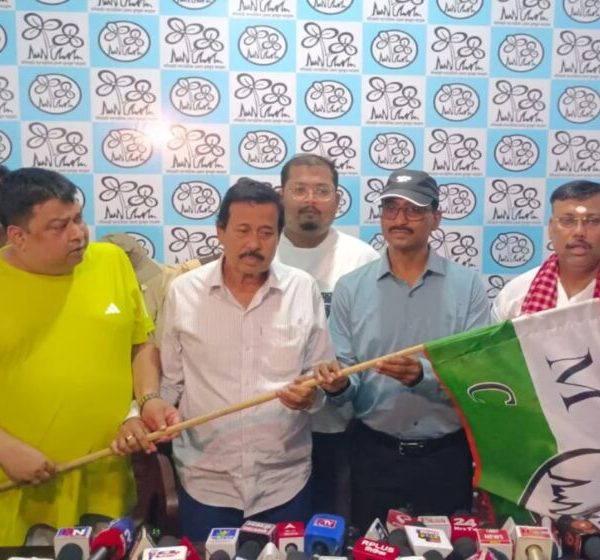 ‘ঘর ওয়াপসি’ বাবু মাস্টারের, ফিরলেন তৃণমূলে