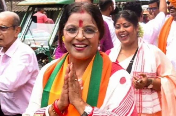 হাজরা মোড়ে পাপিয়া অধিকারীর মনোনয়ন&hellip;