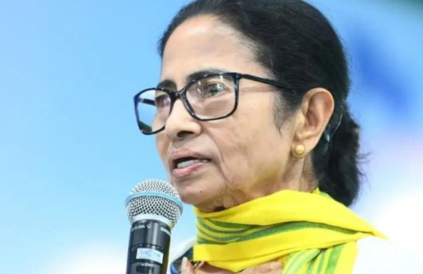 শ্রীরামপুরে মুখ্যমন্ত্রীর সভামঞ্চের লাগোয়া দর্শকাসনে আগুনের ফুলকি
