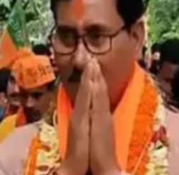 গান্ধীজি-ক্ষুদিরামকে নিয়ে আপত্তিকর মন্তব্য দলীয় প্রার্থীর, অস্বস্তিতে বঙ্গ বিজেপি