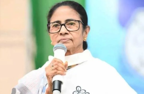 কলকাতা বিমানবন্দর কর্তৃপক্ষের বিরুদ্ধে ইচ্ছাকৃত হেন*স্তা*র অভিযোগ মমতার
