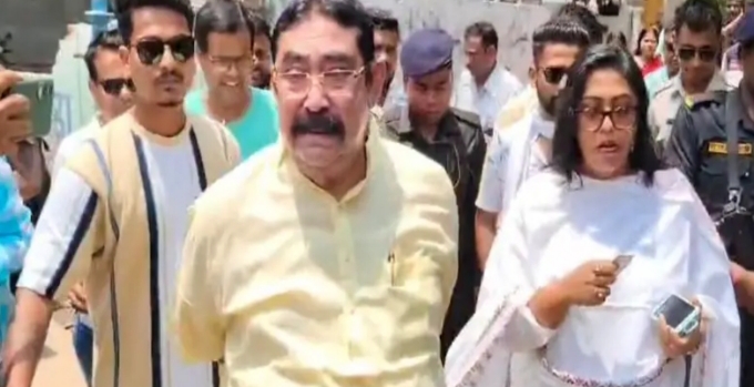 “কুল কুল ঠান্ডা, ভোট করুন আরামসে” ভোট দিয়ে বললেন কেষ্ট