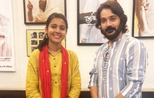 জনসংযোগের ফাঁকেই প্রসেনজিতের বাড়িতে আফরিন
