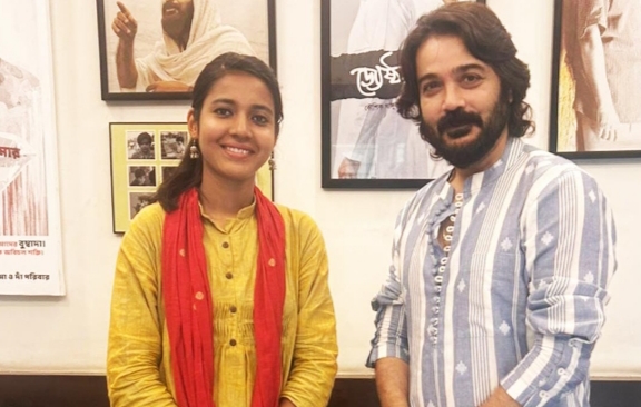 জনসংযোগের ফাঁকেই প্রসেনজিতের বাড়িতে আফরিন