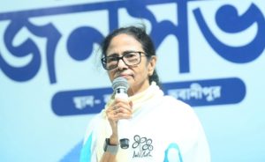 ফের ঝালমুড়ি নিয়ে মোদিকে আক্রমণ মমতার