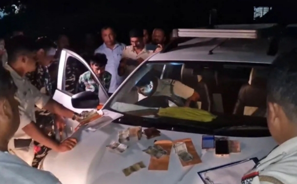 দ্বিতীয় দফার মুখে গাড়ি থেকে উদ্ধার বিপুল পরিমাণ নগদ টাকা, চাঞ্চল্য ধনেখালিতে