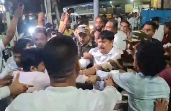 জগদ্দল থানা চত্বরে বিশাল অশান্তি রবিবার রাতে