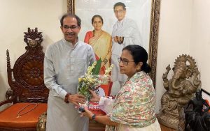 মমতার পাশে উদ্ধব! কী বললেন?