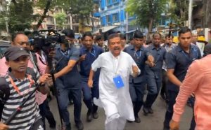 দ্বিতীয় দফার ভোটের দিন রণক্ষেত্রের চেহারা নিল কালীঘাট