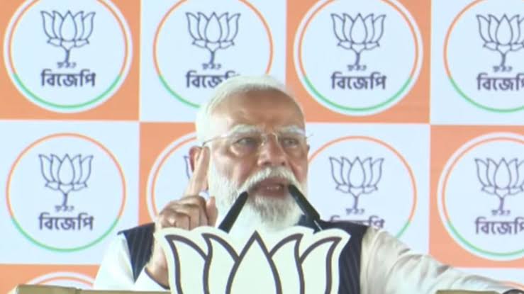 বামেদের আজাদি স্লোগান মোদির মুখে