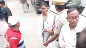 রত্না দেবনাথকে ঘিরে বিক্ষোভ