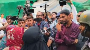 তিলজলায় ক্ষতিগ্রস্ত পরিবারগুলির সঙ্গে দেখা করেন নওশাদ