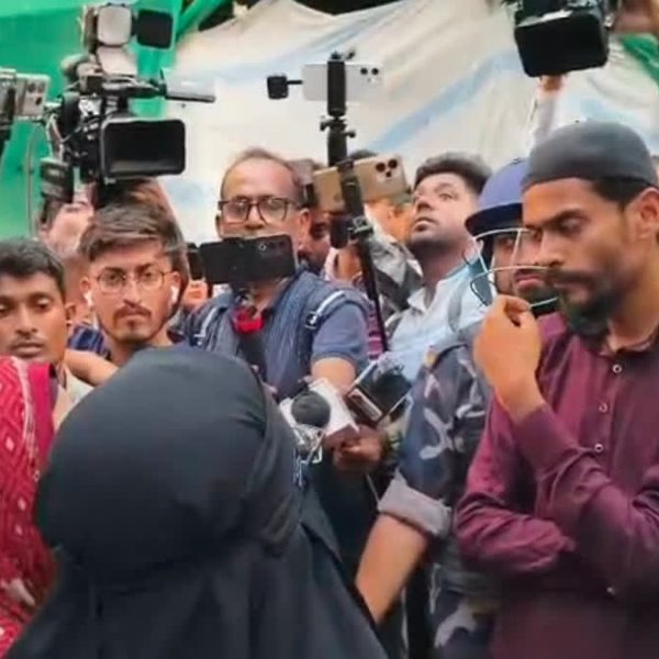 তিলজলায় ক্ষতিগ্রস্ত পরিবারগুলির সঙ্গে দেখা করেন নওশাদ