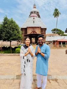 ফল ঘোষণার আগে পুরীর জগন্নাথধামে গেলেন রাজ-শুভশ্রী