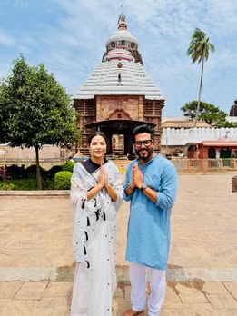 ফল ঘোষণার আগে পুরীর জগন্নাথধামে গেলেন রাজ-শুভশ্রী